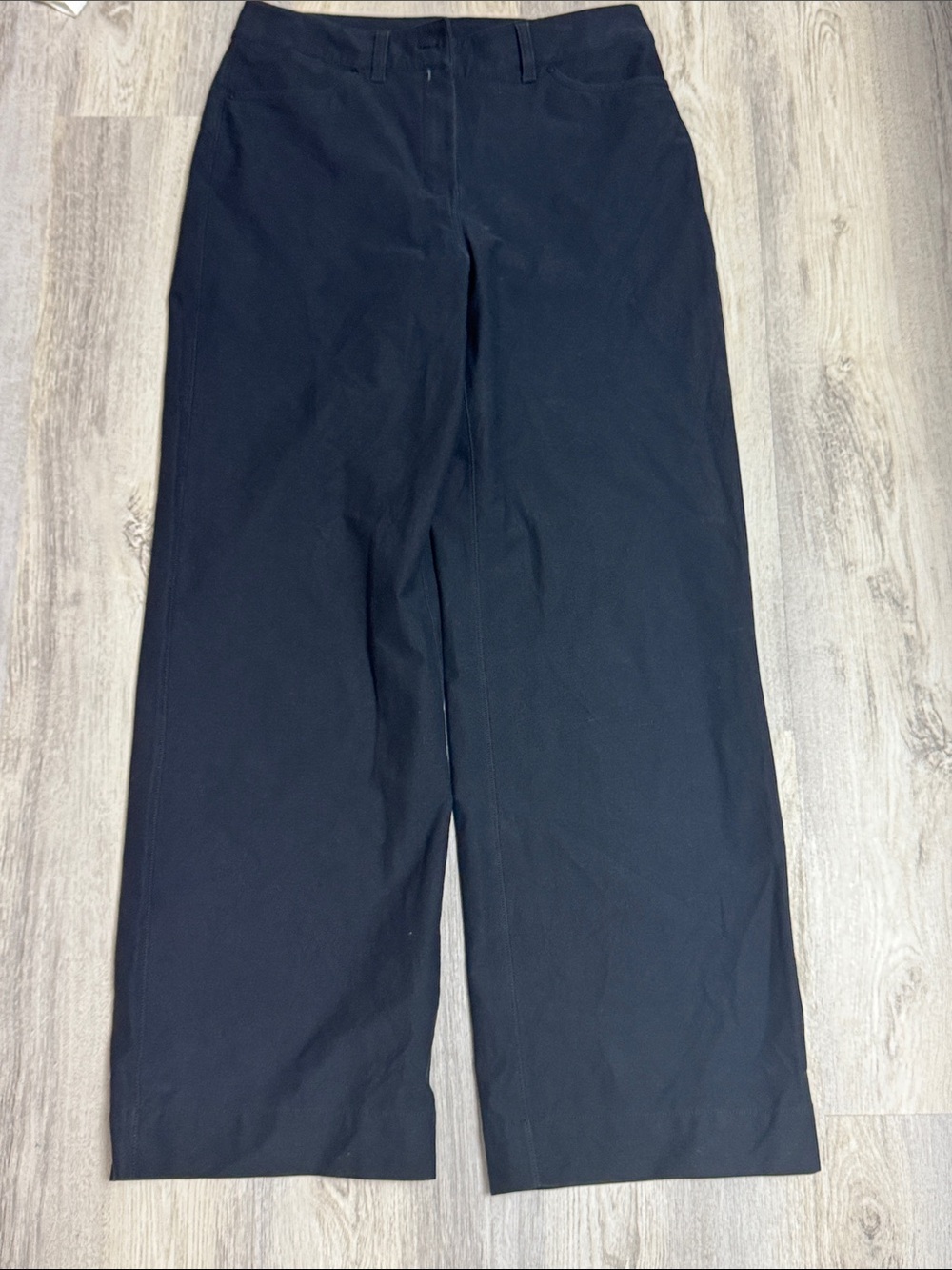 Worn twice  Lululemon Women’s black straight -Leg Pants
